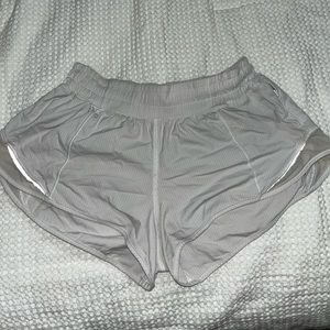 lululemon Hotty Hot Low-Rise Lined Short 2.5”